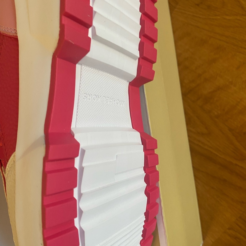 New women’s Michael Kors Sz 7.5 shoes pink platform - Picture 5 of 7